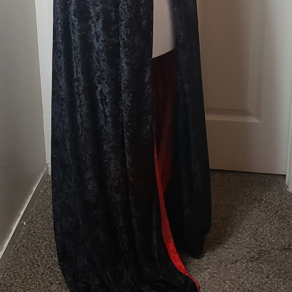 Velour reversible cape - Picture 2 of 8